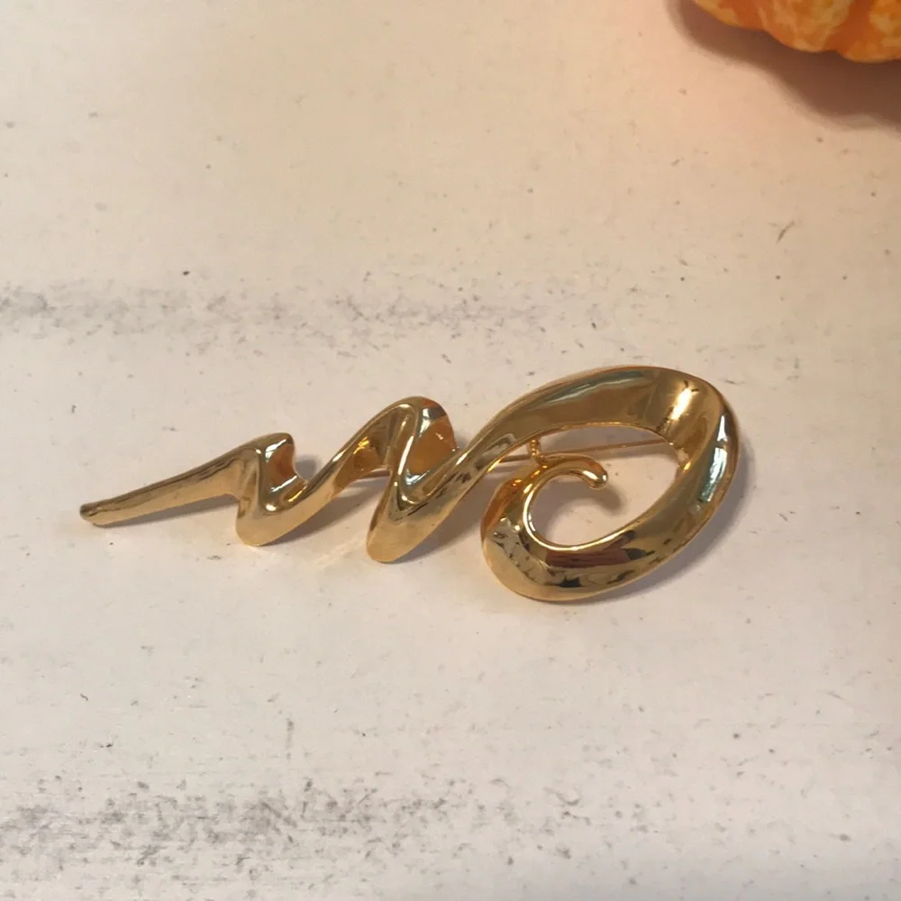 Vintage 1970’s Gold Pin